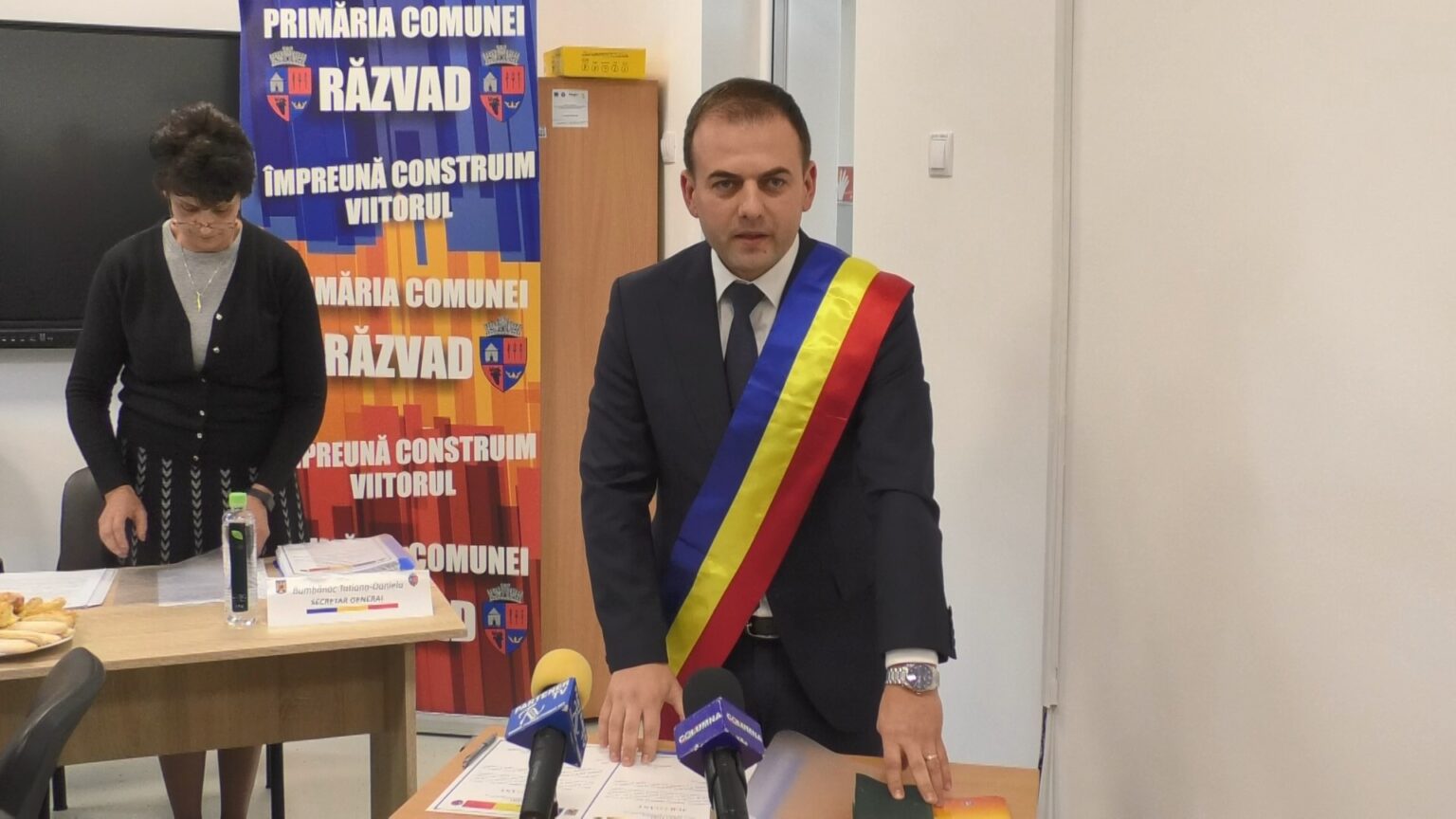 Emanuel Spătaru și-a  început al treilea mandat de primar al comunei Răzvad. VIDEO Emanuel Spătaru și-a început al treilea mandat de primar al comunei Răzvad, prin depunerea jurământului într-o ceremonie solemnă desfășurată î