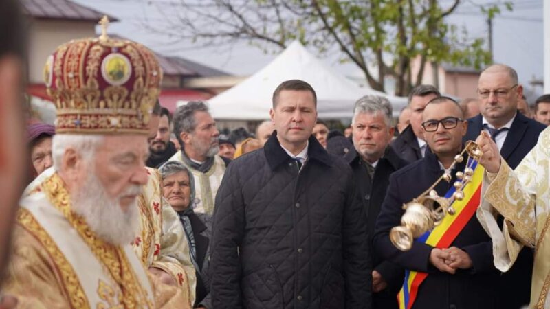 Președintele CJ Dâmbovița, Corneliu Ștefan, a participat la târnosirea bisericii „Sfânta Treime” din Viișoara Președintele CJ Dâmbovița, Corneliu Ștefan, a participat la târnosirea bisericii „Sfânta Treime” din Viișoara, ieri,  comunitatea din satul Viișoara a trăit un moment emoționant și plin de semnificație, cu ocazia târnosirii bisericii