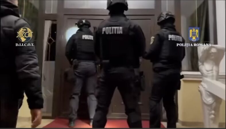 În județul Dâmbovița se desfășoară operațiunea „Ghost Guns”: 131 de percheziții la traficanți de arme.VIDEO În județul Dâmbovița se desfășoară operațiunea „Ghost Guns” : 131 de percheziții la traficanți de arme.