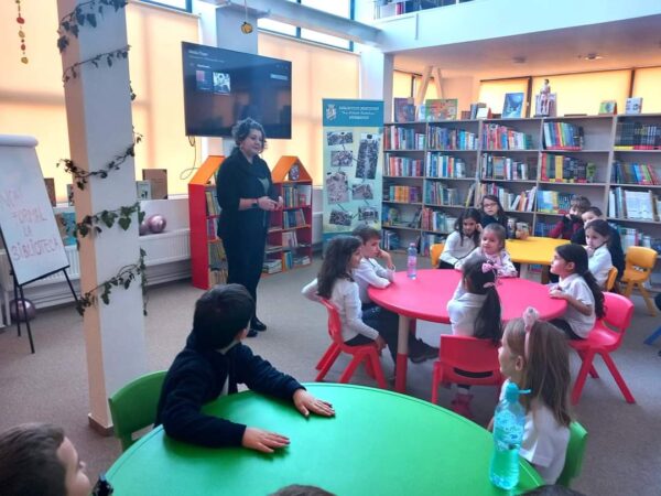 Copiii de la Școala Adventistă, la o întâlnire plină de magie la Biblioteca Județeană Dâmbovița Copiii de la Școala Adventistă, la o întâlnire plină de magie, astăzi, în cadrul Filialei pentru Copii a Bibliotecii Județene Dâmbovița