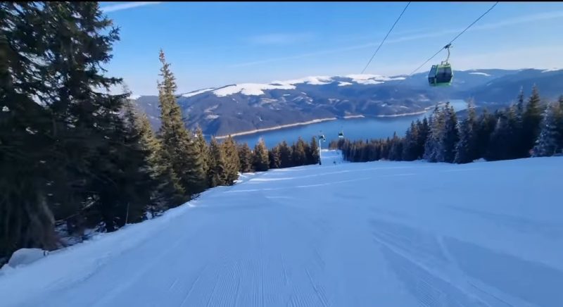 Condiții perfecte pentru sporturile de iarnă, astăzi, 8 februarie, Domeniul Schiabil Transalpina-Voineasa oferă iubitorilor sporturilor de iarnă o experiență de neuitat.