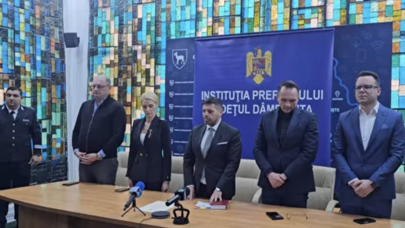 Marian Tănase a depus jurământul și a fost învestit oficial în funcția de prefect al județului Dâmbovița Marian Tănase a depus jurământul și a fost învestit oficial în funcția de prefect al județului Dâmbovița.
