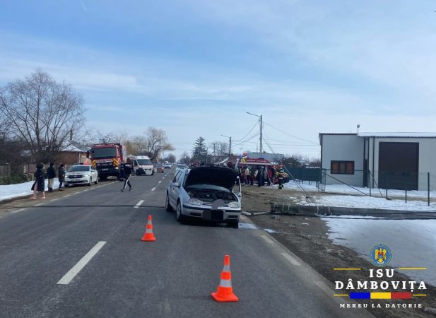Accident rutier produs pe raza comunei Crângurile Accident rutier produs pe raza comunei Crângurile În această după-amiază, 22 februarie a.c., polițiștii din cadrul Poliției Orașului Găești au fost sesizați cu privire la producerea unui accident rutier, pe raza comunei Crângurile. Din primele verificări efectuate, polițiștii au stabilit că un tânăr, de 18 ani, din comuna Vișina, în timp ce ar fi condus un autoturism pe drumul național 7, pe raza comunei Crângurile, ar fi intrat in coliziune cu un autoturism, condus de un bărbat, de 73 de ani, din comuna Gura Foii. În urma impactului, șoferul de 73 de ani a fost rănit, fiind transportat la spital în vederea acordării de îngrijiri medicale. Polițiștii continuă cercetările, urmând să stabiliească cu exactitate toate împrejurările producerii accidentului rutier.