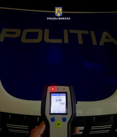 Surprinşi la volan, deși s-ar fi aflat sub influenţa alcoolului La data de 8 februarie a.c., în jurul orei 21:56, poliţiştii din cadrul Biroului Rutier Târgovişte au oprit pentru control pe drumul comunal 40, în Bungetu, un autoturism condus de un bărbat, de 40 de ani, din localitate.