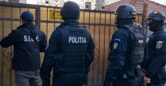 Doi bărbați reținuți pentru furt calificat în urma  unor percheziții în comuna Corbii Mari Doi bărbați reținuți pentru furt calificat în urma  unor percheziții în comuna Corbii Mari.