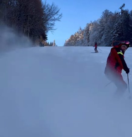 Salvamont Dâmbovița colaborează pentru siguranța turiștilor pe pârtii: O inițiativă interjudețeană exemplară Salvamont Dâmbovița colaborează pentru siguranța turiștilor pe pârtii, în  această iarnă, siguranța turiștilor care aleg să petreacă timpul pe pârtiile