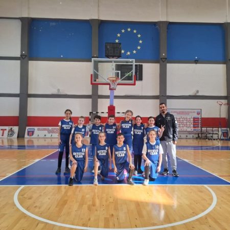 Școala Gimnazială Tudor Vladimirescu Târgoviște la competiția „Campioni în Școală” – baby baschet Elevii de la  Școala Gimnazială "Tudor Vladimirescu" din Târgoviște au demonstrat din nou că sunt campioni la spiritul de echipă