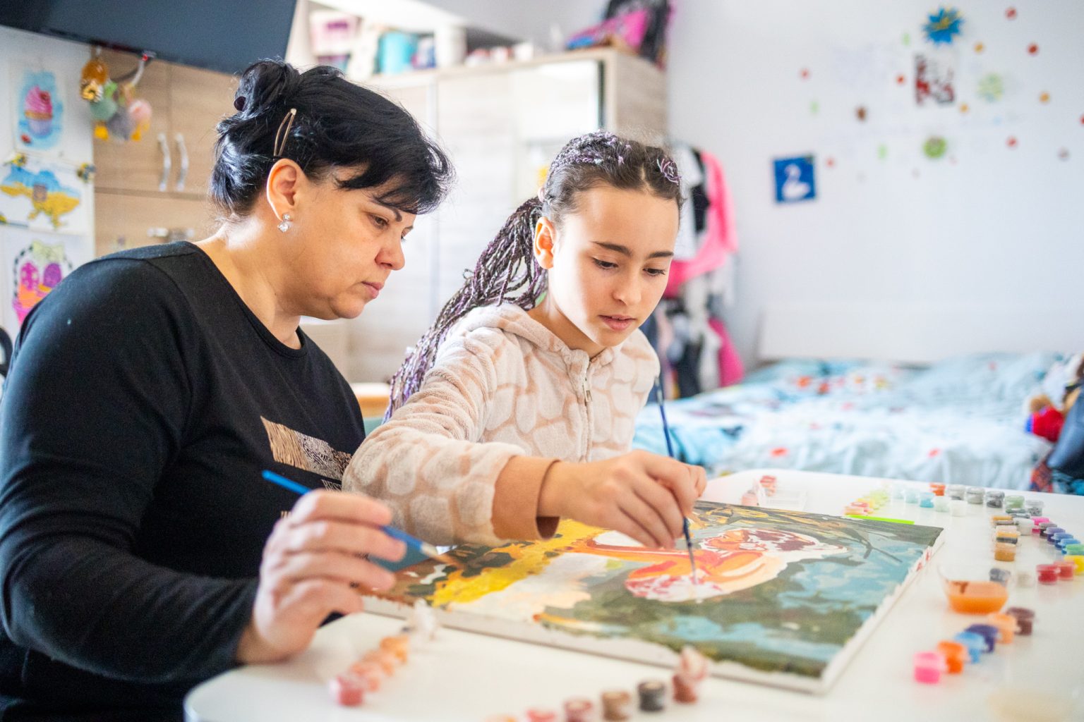 ANCHETĂ: Majoritatea copiilor ucraineni refugiați în țara noastră consideră că românii sunt primitori, în ciuda dificultăților lingvistice, a problemelor financiare și a accesului dificil la servicii de sănătate ANCHETĂ: Majoritatea copiilor ucraineni refugiați în țara noastră consideră că românii sunt primitori, în ciuda dificultăților lingvistice, a problemelor financiare și a accesului dificil la servicii de sănătate