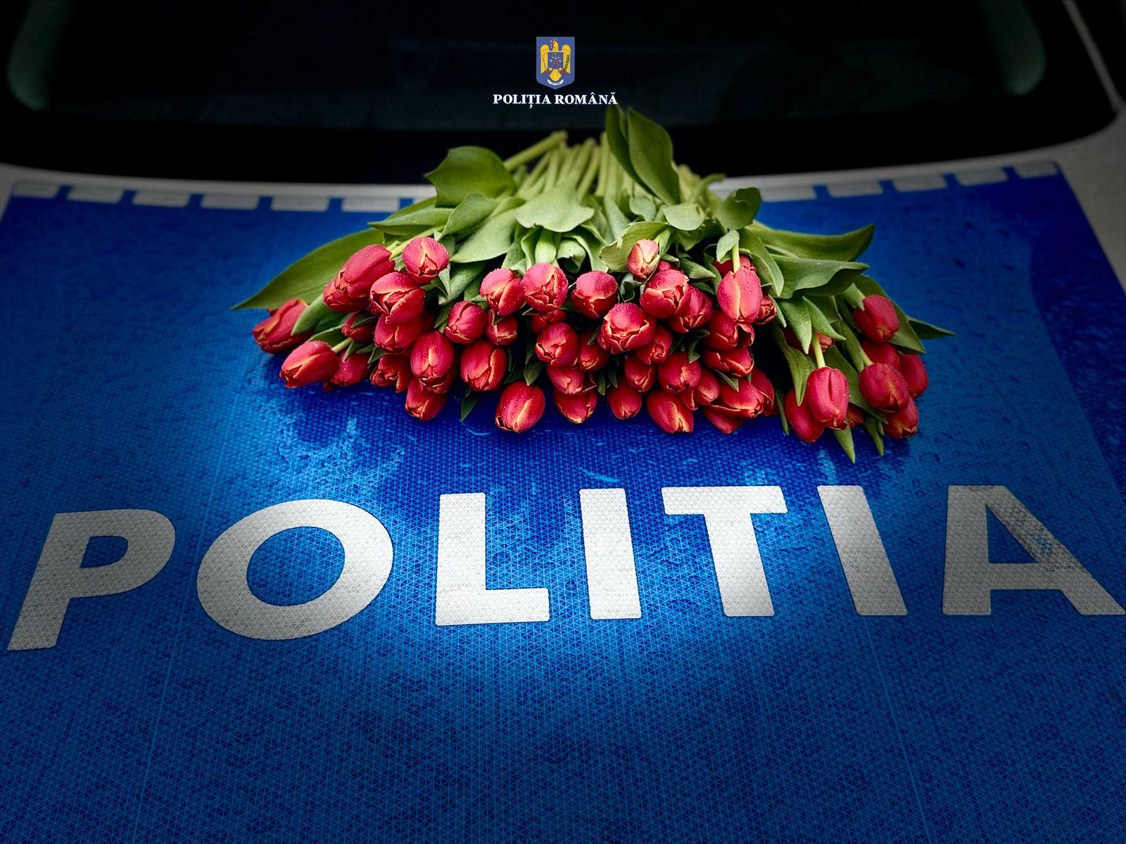 Polițiștii din Dâmbovița au marcat  începutul primăverii printr-o acțiune specială pentru doamnele și domnișoarele aflate în trafic