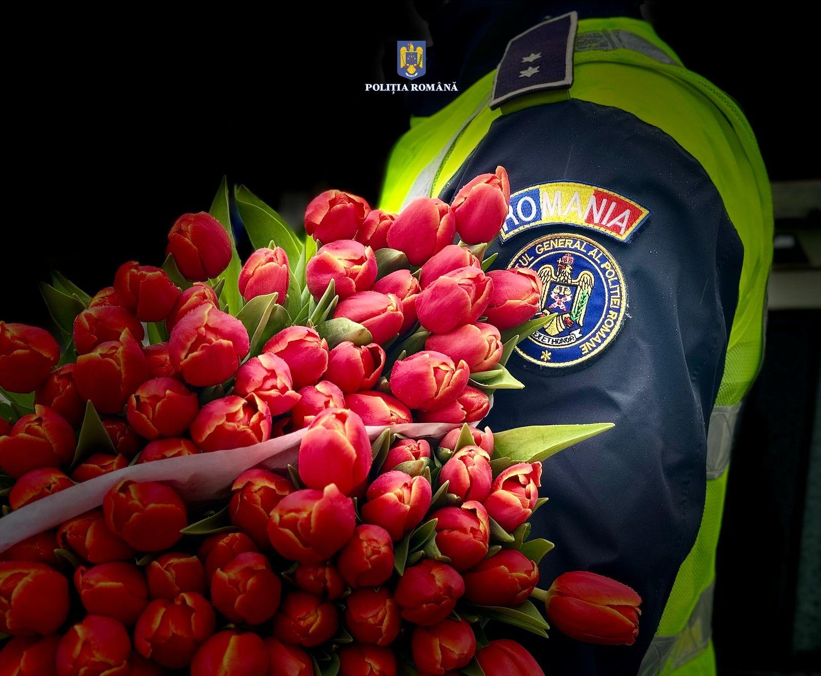 Polițiștii din Dâmbovița au marcat  începutul primăverii printr-o acțiune specială pentru doamnele și domnișoarele aflate în trafic