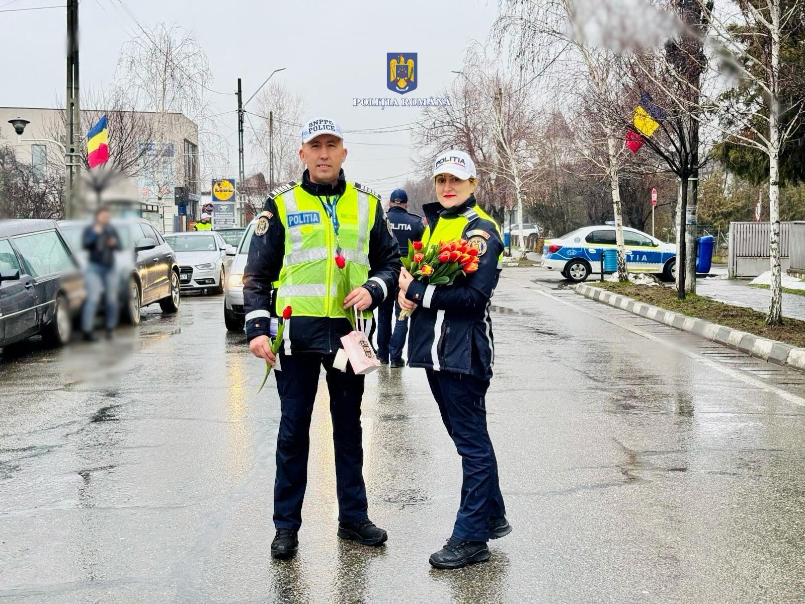 Polițiștii din Dâmbovița au marcat  începutul primăverii printr-o acțiune specială pentru doamnele și domnișoarele aflate în trafic