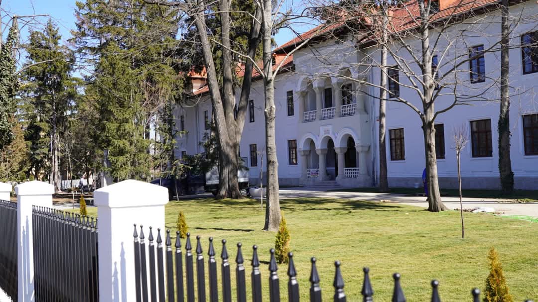 Fosta Școală de Cavalerie din Târgoviște o clădire cu o istorie deosebită, va deveni în curând unul dintre reperele importante ale județului.