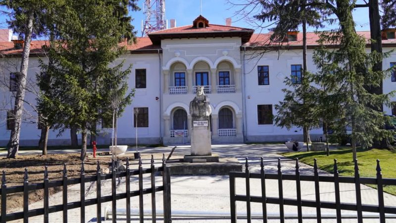 CJ Dâmbovița: Fosta Școală de Cavalerie din Târgoviște renaște ca simbol al viitorului județului Fosta Școală de Cavalerie din Târgoviște o clădire cu o istorie deosebită, va deveni în curând unul dintre reperele importante ale județului.