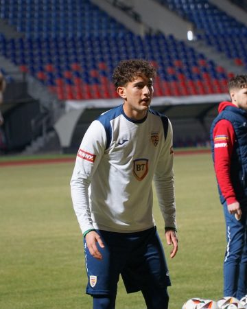 Naționala U20, antrenament în nocturnă pentru tricolori pe Stadionul „Eugen Popescu” din Târgoviște Naționala U20 a României a ajuns ieri în Târgoviște, iar seara a fost dedicată unui antrenament intens pe stadionul „Eugen Popescu”. Jucătorii au lucrat din greu sub luminile nocturnei, pregătindu-se pentru următoarele provocări.