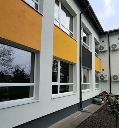 Luni, 17 martie, Grădinița cu Program Prelungit Nr. 2 din Târgoviște se redeschide complet renovată Luni, 17 martie, Grădinița cu Program Prelungit Nr. 2 din Târgoviște, recent renovată printr-un proiect important de renovare energetică, va primi cu brațele deschise micuții într-o locație modernizată complet.