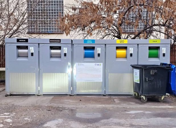 Târgoviște a introdus containerele digitalizate pentru colectarea selectivă a deșeurilor Primăria municipiului Târgoviște a făcut un pas important pentru protecția mediului prin deschiderea a 100 de insule ecologice digitalizate