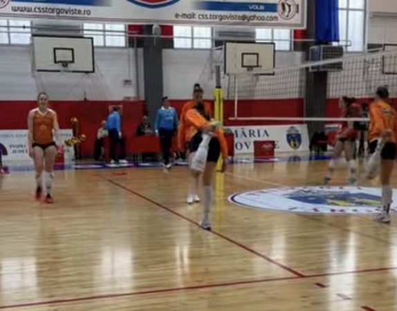 CSM Târgoviște a pierdut meciul cu CSM Lugoj în Sala Ioan Valerian În această seară, în Sala Ioan Valerian din Târgoviște, fetele de la CSM Târgoviște au avut o întâlnire dificilă împotriva echipei CSM Lugoj, în cadrul unui meci esențial pentru play-off-ul din volei. Deși au luptat cu determinare, fetele de la CSM Târgoviște nu au reușit să obțină victoria, iar Lugoj s-a impus fără emoții, câștigând dubla cu 2-0.