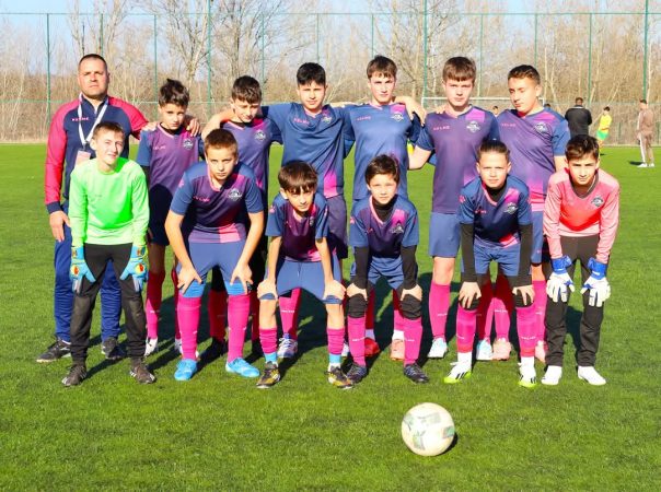 Dragodana a făcut spectacol la Cupa Satelor: Locul 6 și un parcurs remarcabil Dragodana continuă să fie un nume de referință în cadrul competiției Cupa Satelor, obținând un parcurs impresionant! Deși echipa a fost învinsă în sferturile de finală de către Ciocănești