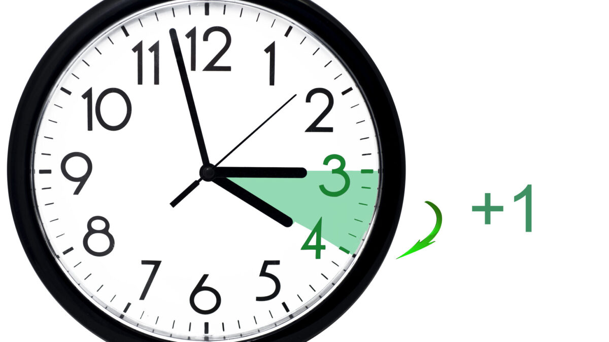 În noaptea aceasta, România va trece la ora de vară. Ceasurile vor fi date cu o oră înainte, astfel că ora 3:00 va deveni ora 4:00