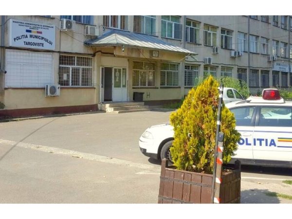 Bărbat din Băleni, reținut pentru violență în familie Un bărbat de 49 de ani din comuna Băleni a fost reținut de polițiștii Secției nr. 2 Poliție Rurală Băleni, sub acuzația de violență în familie, în urma cercetărilor efectuate.