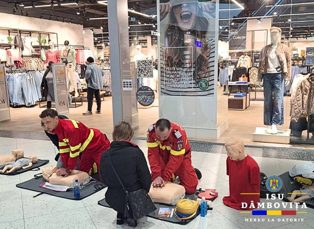 Pompierii dâmbovițeni, alături de voluntarii din programul „Salvatori din pasiune”, au organizat astăzi o sesiune de informare și instruire pentru cetățeni