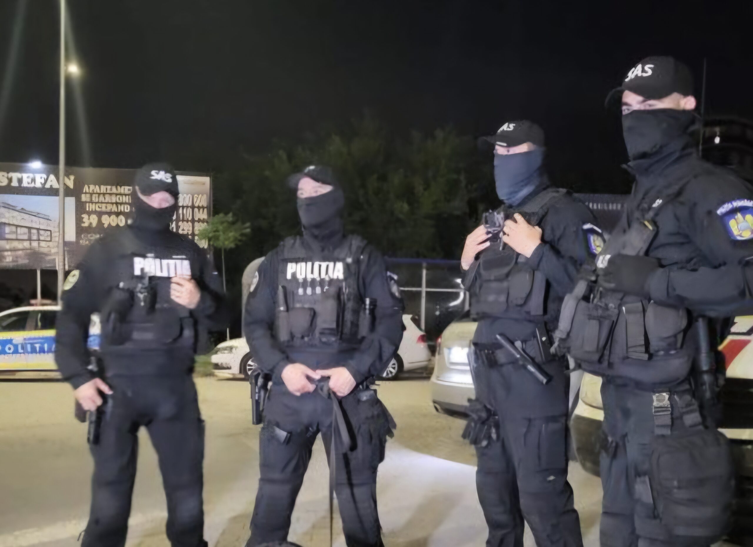 Bătaie în plină stradă la Produlești,  în urma cercetărilor efectuate de polițiștii din cadrul Secției Nr. 9 Poliție Rurală Mătăsaru, sub coordonarea unui procuror de la Parchetul de pe lângă Judecătoria Găești, față de șase bărbați, cu vârste cuprinse între 16 și 46 de ani, a fost dispusă măsura reținerii pentru 24 de ore pe bază de ordonanță.