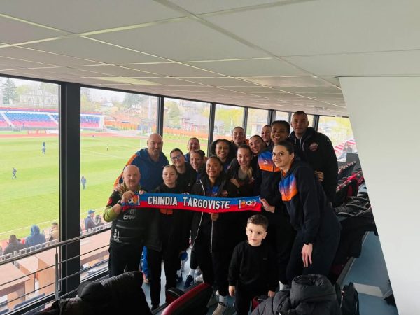 CSM Târgoviște, susținere din tribune pentru Chindia: Un gest de solidaritate sportivă pe stadionul „Eugen Popescu” CSM Târgoviște a demonstrat un gest frumos și plin de solidaritate. Astăzi, echipa de baschet feminin a clubului, însoțită de stafful tehnic,