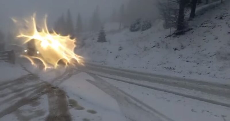 Iarna deja lovește puternic în țară: Utilajele de deszăpezire sunt deja la datorie