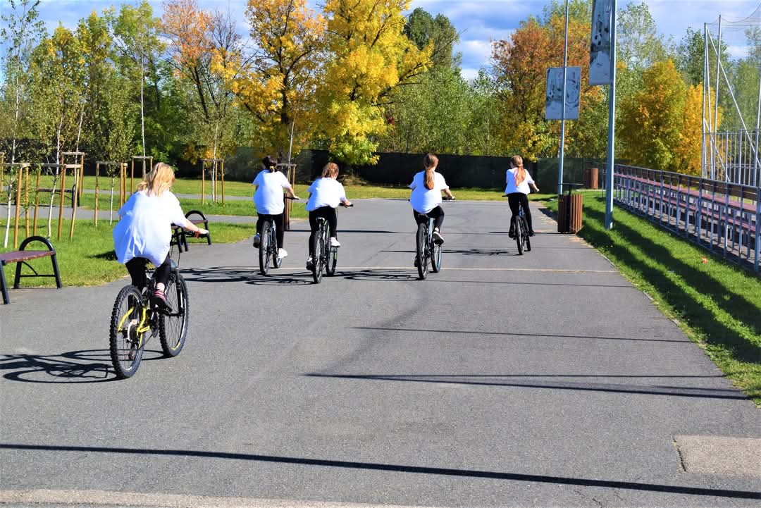 Pentru toți iubitorii de sport și mișcare, Complexul Turistic de Natație Târgoviște oferă o oportunitate deosebită de a petrece timp activ în aer liber. Bucuria bicicletei este acum la îndemâna tuturor, indiferent de vârstă sau nivel de pregătire.