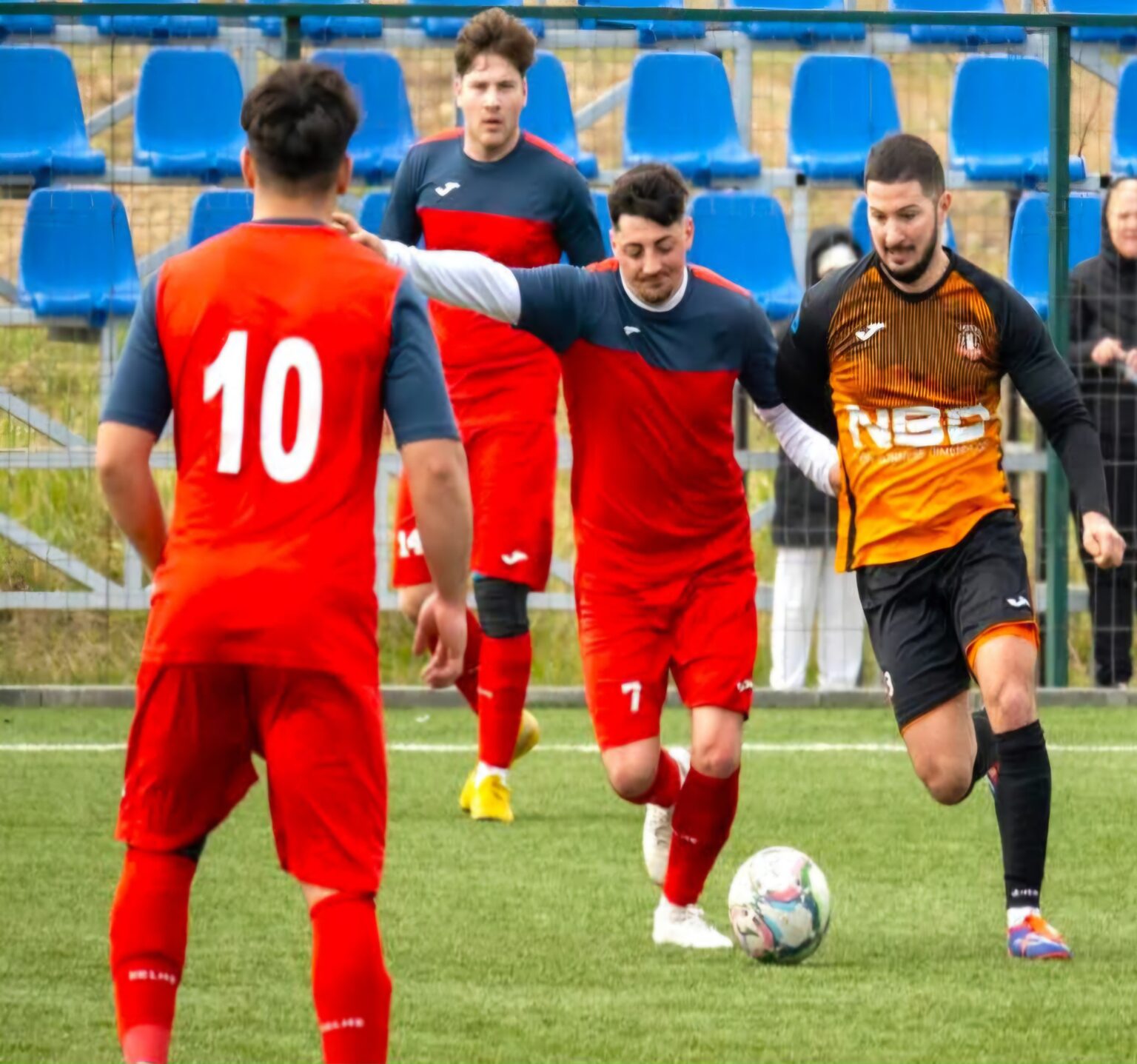 Olimpia Morteni se menține pe primul loc în Liga 6, Seria Vest: Lupta pentru Play-Off rămâne deschisă Olimpia Morteni își consolidează poziția de lider în Liga 6, Seria Vest, câștigând din nou cu un joc solid și determinat. Echipele din top continuă lupta acerbă