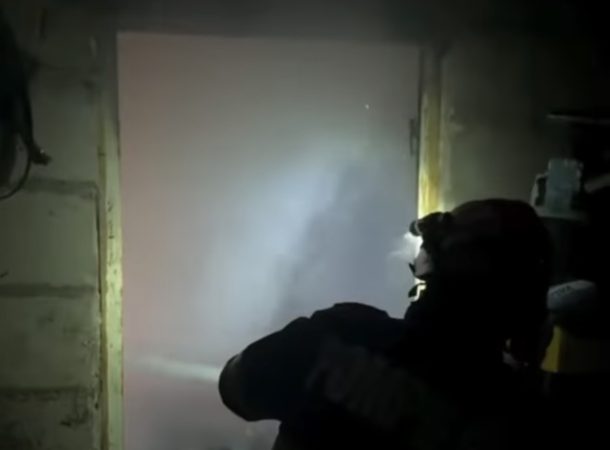 Realitate dură: Peste 2.500 de incendii la locuințe în doar 3 luni,  statistici alarmante în ceea ce privește siguranța locuințelor. Potrivit datelor oficiale, s-au înregistrat 2.579 de incendii în gospodării, soldate cu 78 de persoane decedate și 213 răniți.