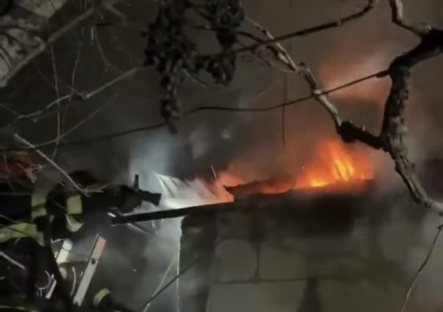 Realitate dură: Peste 2.500 de incendii la locuințe în doar 3 luni,  statistici alarmante în ceea ce privește siguranța locuințelor. Potrivit datelor oficiale, s-au înregistrat 2.579 de incendii în gospodării, soldate cu 78 de persoane decedate și 213 răniți.