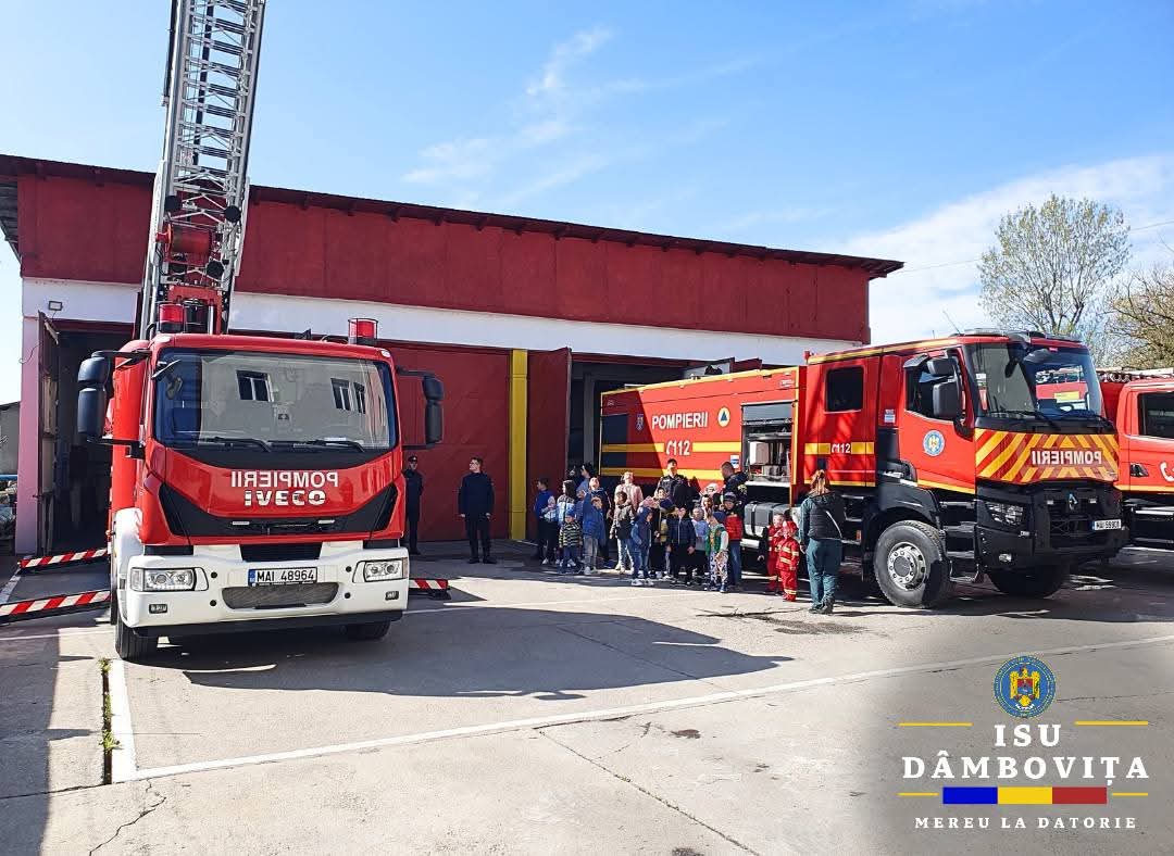 Pompierii au primit vizita preșcolarilor de la Grădinița cu Program Normal nr. 2 Poiana, organizată în cadrul „Săptămânii Verzi”.