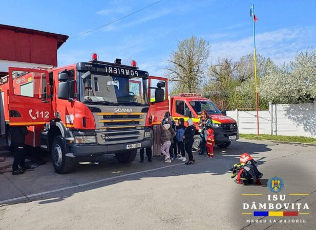 Pompierii au sărbătorit „Săptămâna Verde” cu o vizită plină de entuziasm din partea preșcolarilor  Pompierii au primit vizita preșcolarilor de la Grădinița cu Program Normal nr. 2 Poiana, organizată în cadrul „Săptămânii Verzi”.