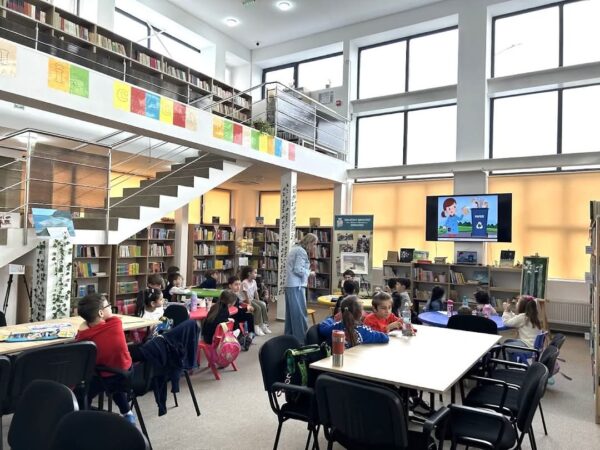 Săptămâna Verde adusă în prim-plan la Biblioteca Județeană Dâmbovița printr-o activitate educativă pentru copii.
