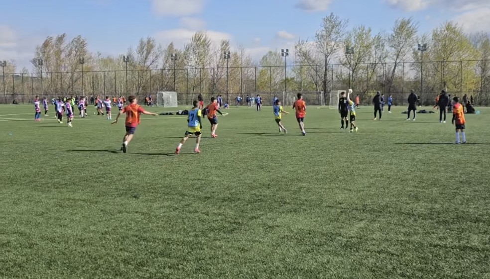 Complexul Turistic de Natație din Târgoviște a devenit centrul pasiunii pentru fotbal, găzduind etapa zonală U12 a Cupei Tymbark, parte din Olimpiada Națională a Sportului Școlar