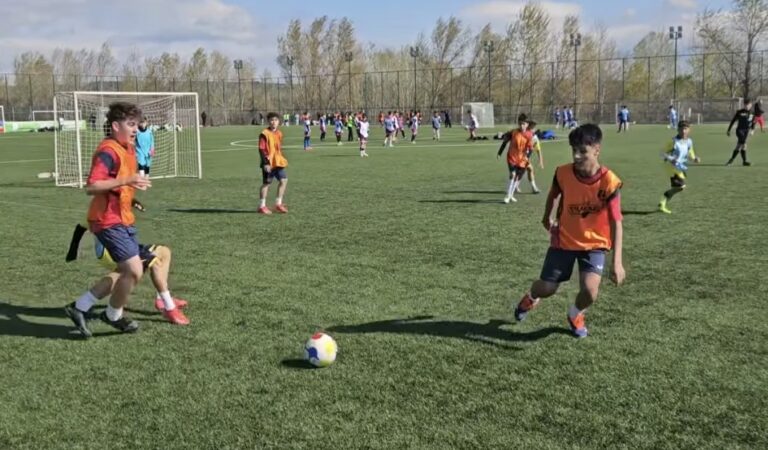 Târgoviște găzduiește etapa zonală U12 a Cupei Tymbark – ONSS: Viitorii campioni se formează  Complexul Turistic de Natație din Târgoviște a devenit centrul pasiunii pentru fotbal, găzduind etapa zonală U12 a Cupei Tymbark, parte din Olimpiada Națională a Sportului Școlar