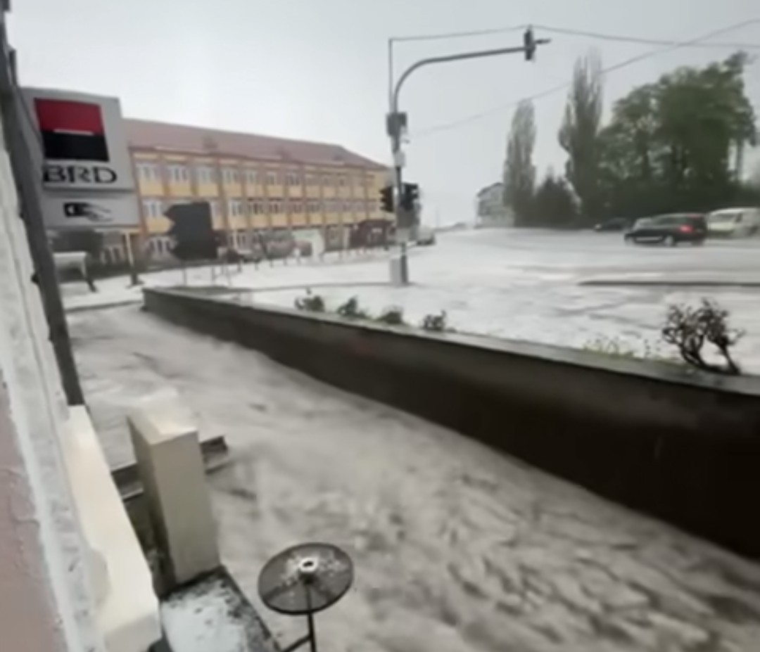 URGIA NATURII: Furtuni violente, inundații și grindină în Râșnov