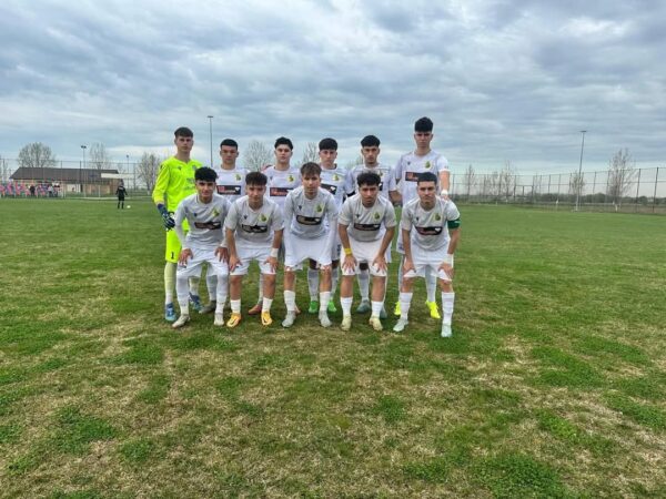 Voința Crevedia U19 obține o victorie convingătoare cu 10-1 în fața FC 1976 Potlogi Voința Crevedia U19 a dominat clar partida împotriva FC 1976 Potlogi U19, câștigând cu un impresionant 10-1.