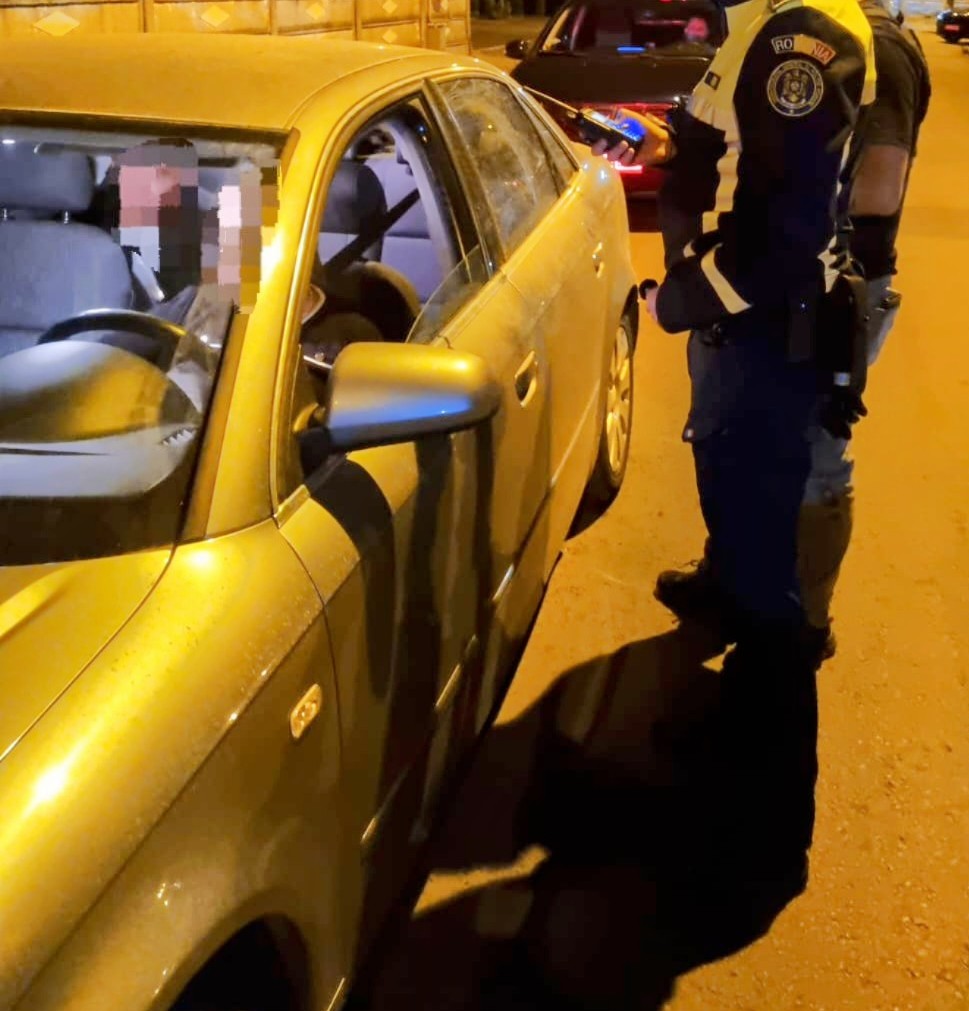 Bărbat din Gura Ocniței a fost depistat conducând sub influența substanțelor psihoactive. Polițiștii Serviciului Rutier au oprit în trafic, pe Drumul Național 72,