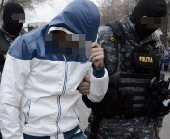 Tânăr din Găești, reținut pentru proxenetism, acuzat că și-a trimis iubitele  să practice prostituția în Franța și Olanda Tânăr din Găești, reținut pentru proxenetism, acuzat că și-a trimis iubitele  să practice prostituția în Franța și Olanda