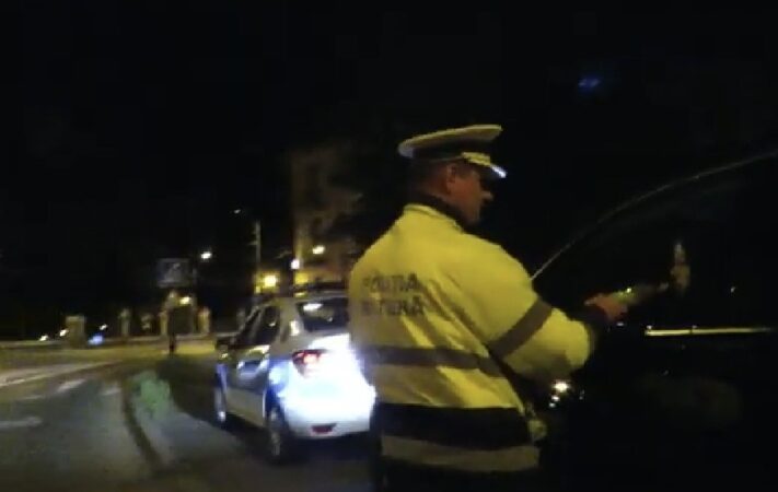 Doi șoferi au fost depistați sub influența alcoolului și fără permis în Dâmbovița Doi șoferi au fost depistați sub influența alcoolului și fără permis în Dâmbovița.