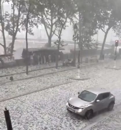 Furtuni violente și grindină masivă lovesc Parisul după temperaturi anormal de ridicate