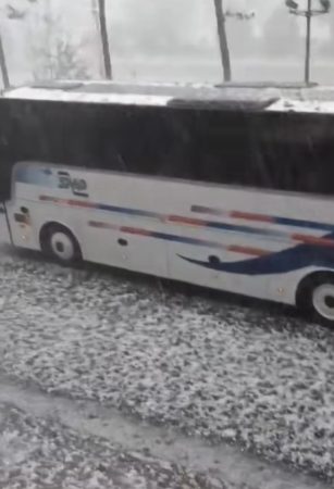Furtuni violente și grindină masivă lovesc Parisul după temperaturi anormal de ridicate