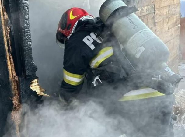 Incendiu la o locuință din Slobozia Moară:  Intervenție rapidă a pompierilor din Răcari și Potlogi