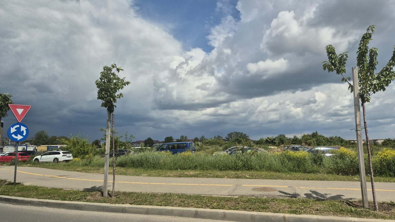 Mare atenție! Județul Dâmbovița este sub informare meteo de vânt puternic, ploi, grindină și frig 