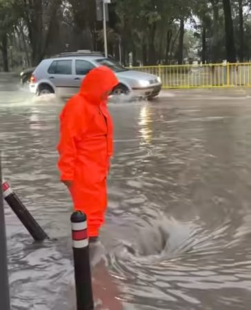 Cantități record de precipitații-140 l/mp  în  ultimele 24 de ore  Cantități record de precipitații-140 l/mp  în  ultimele 24 de ore