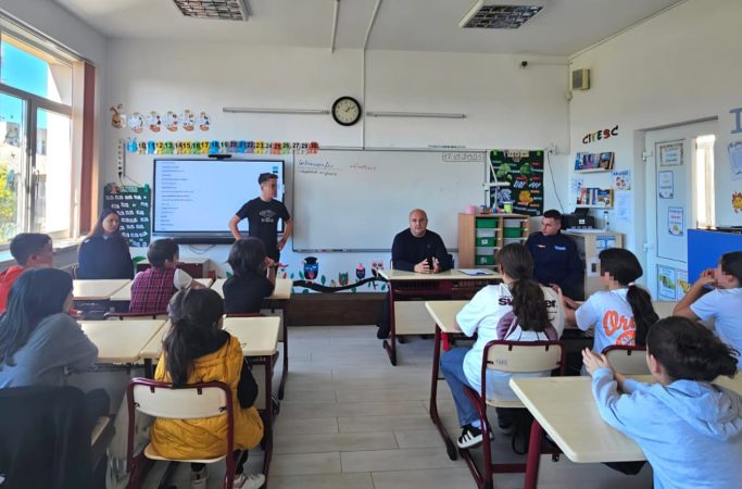 Jandarmii dâmbovițeni promovează responsabilitatea și spiritul civic în rândul elevilor din județ