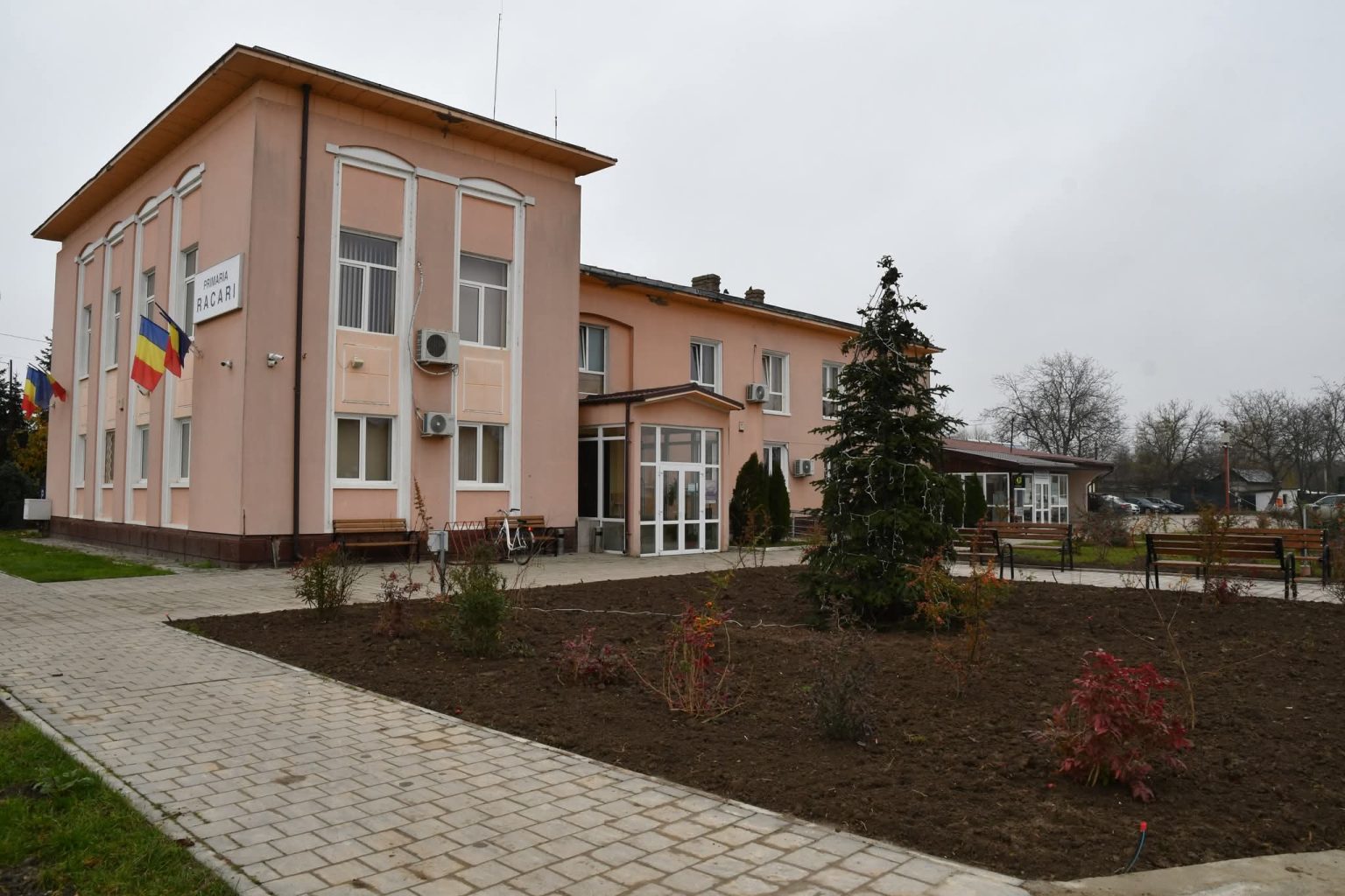 Primăria Răcari face un pas important spre modernizare, a fost emis Certificatul de Urbanism pentru reabilitarea sediului administrativ