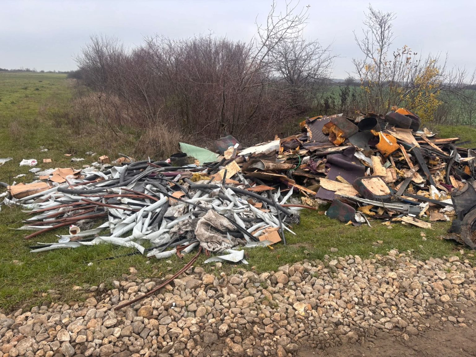 Răcari și Conțești, sub presiunea deșeurilor aruncate ilegal, primarul  Marius Caravețeanu trage un semnal de alarmă: Situația este scăpată de sub control